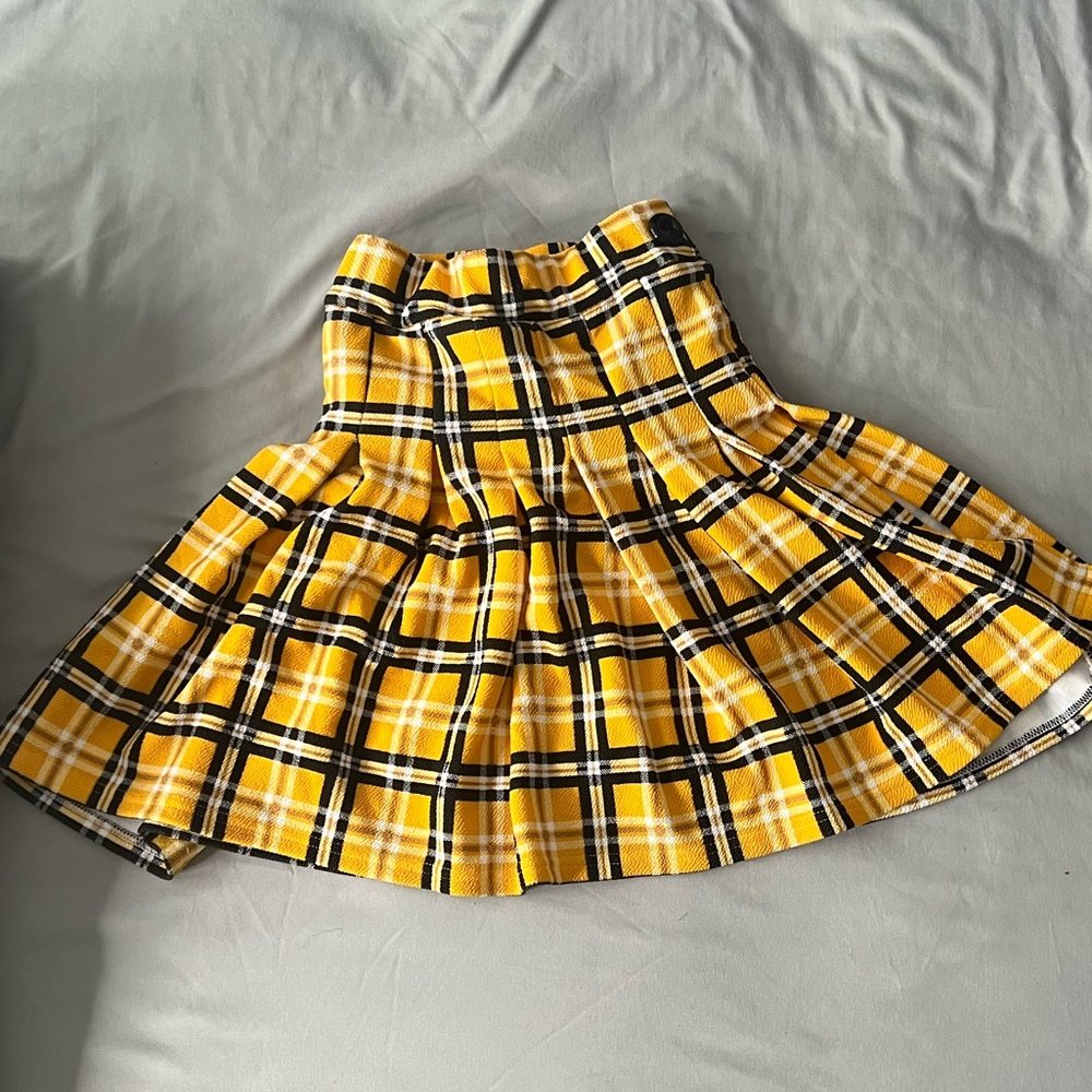 Prettylittlething skirt, yellow, black, & white, so cute!